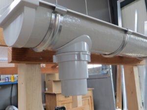 Verzinkte beugels – Dakgoot