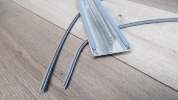 Siliconen steunrubber grijs voor in de aluminium profielen - Afbeelding 3