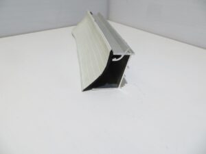 Aluminium muurprofiel + rubber € 15,00 per meter