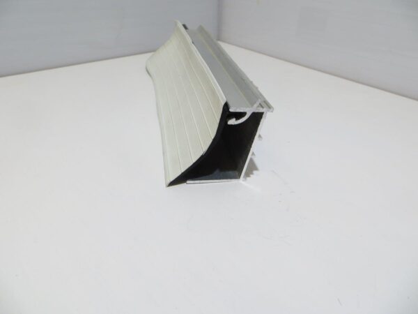 Aluminium muurprofiel + rubber € 15,00 per meter